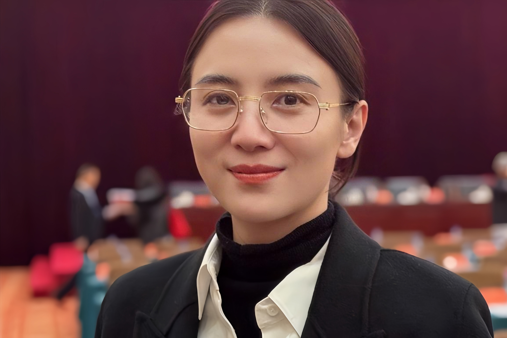 且看宋佳,周迅,秦海璐同台争艳,宋佳气场全开,攻气逼人;周迅魅力不减