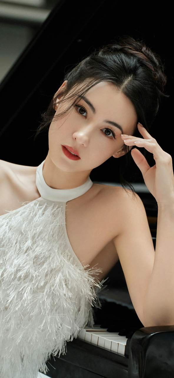 张柏芝的笑容如春日暖阳般温暖人心,她的灿烂笑容总能点亮每个角落