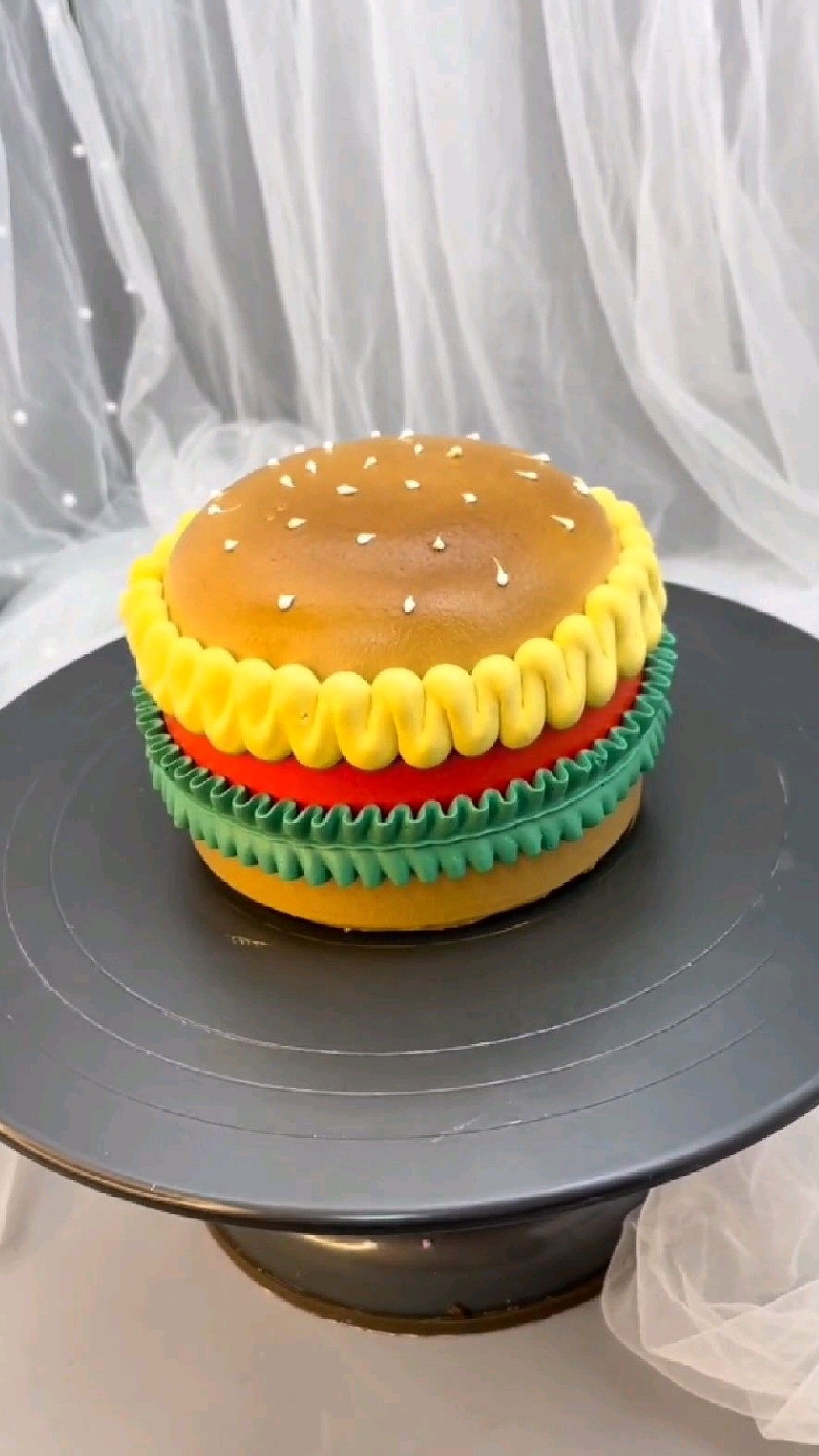 太厉害了,这么有创意的蛋糕做得差点跟汉堡分不清是哪个了!