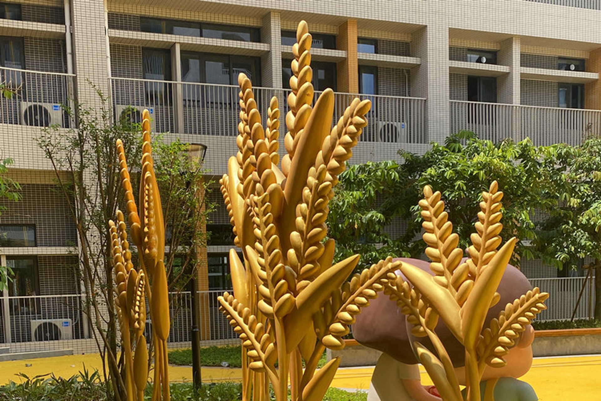 玻璃钢水稻雕塑作为创新的农业景观艺术,美化了农田环境,丰富了农业