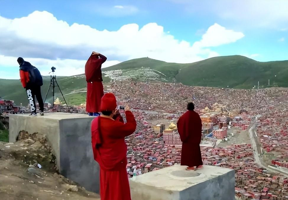 回顾:国内尼姑庵,有2万女性在那修行,天黑后必须遵守一条规定