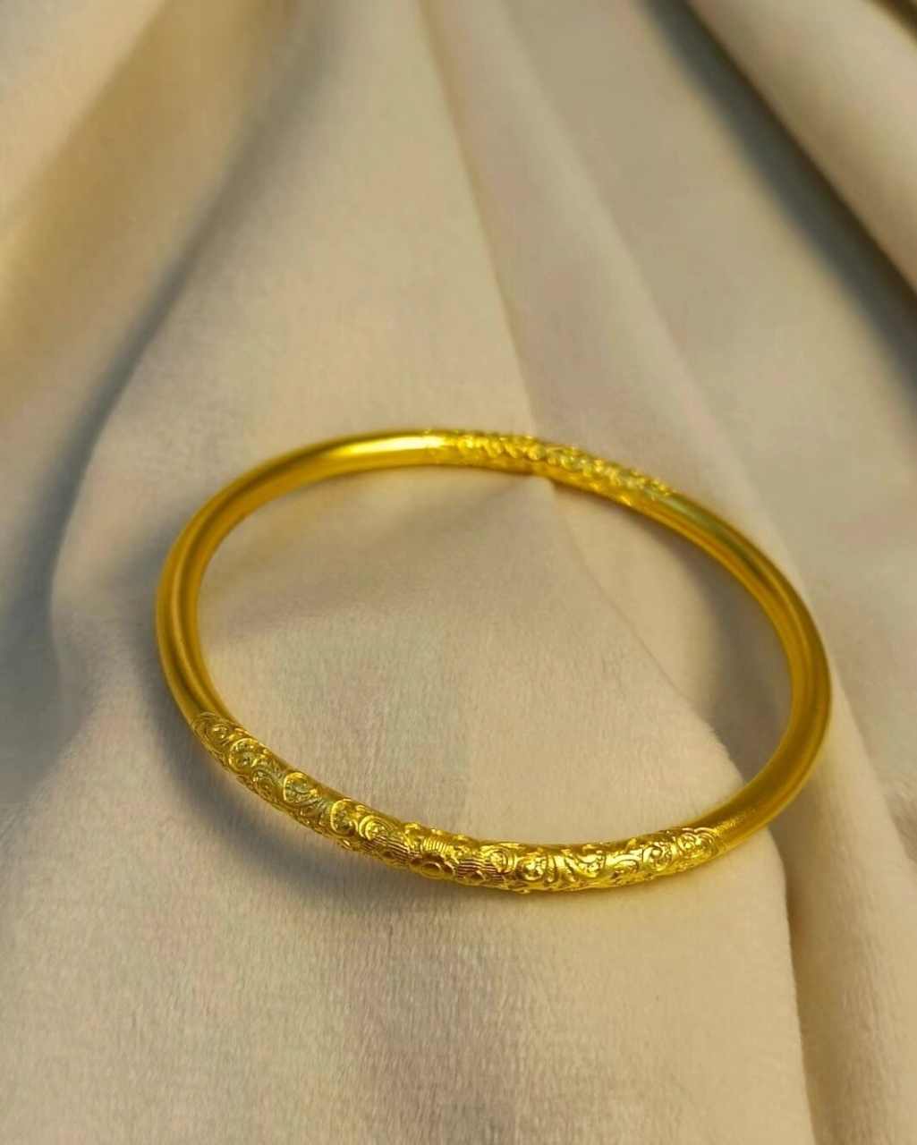 火爆全网的足金手镯