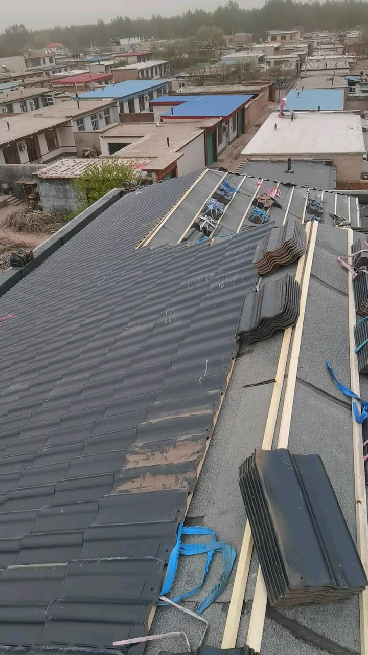 专业屋顶挂瓦施工,平顶钢结构干挂琉璃瓦-度小视