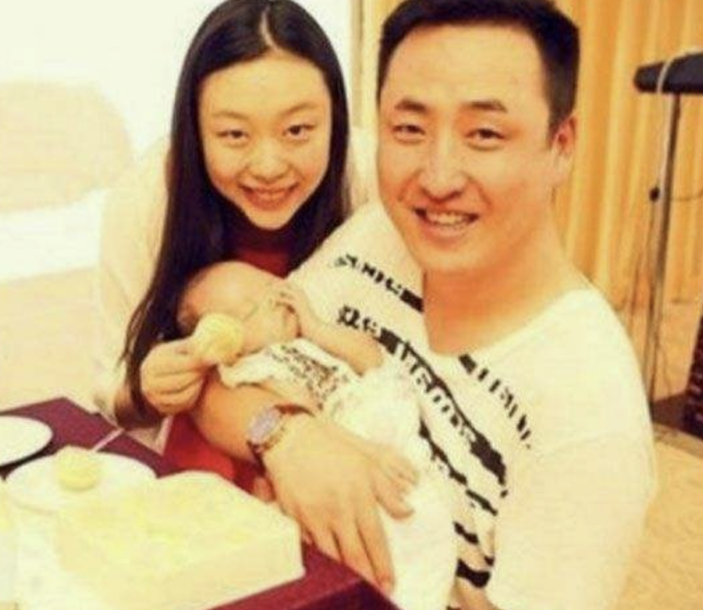 回顾濮方父亲是濮存昕倒贴50万下嫁农村小伙结婚11年成赢家