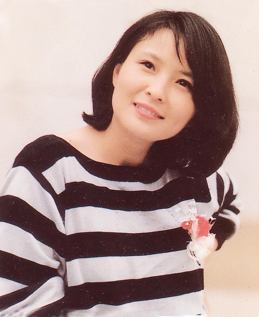 回顾一级演员李羚拒绝富二代嫁初恋婚后住10平米车库她幸福吗