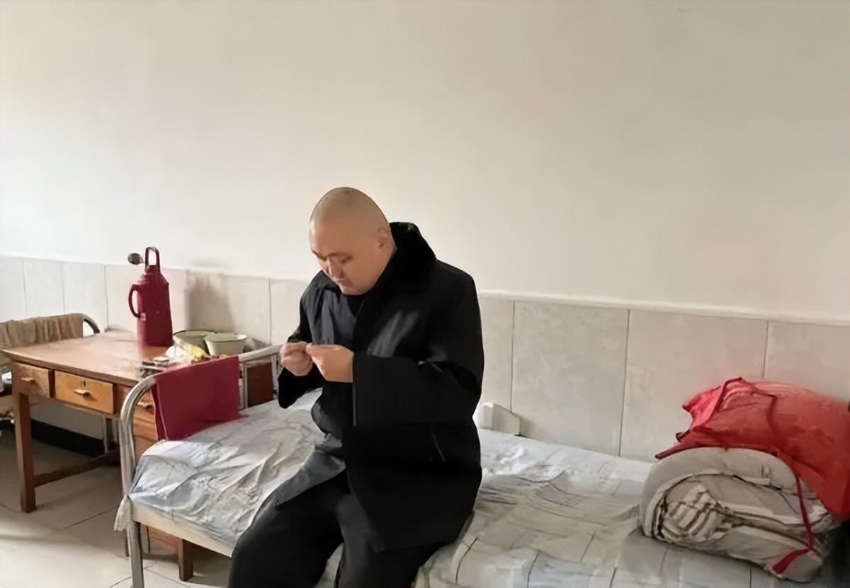 2011年男子去世后孤独症儿子住敬老院十年哥哥千万遗产送护工