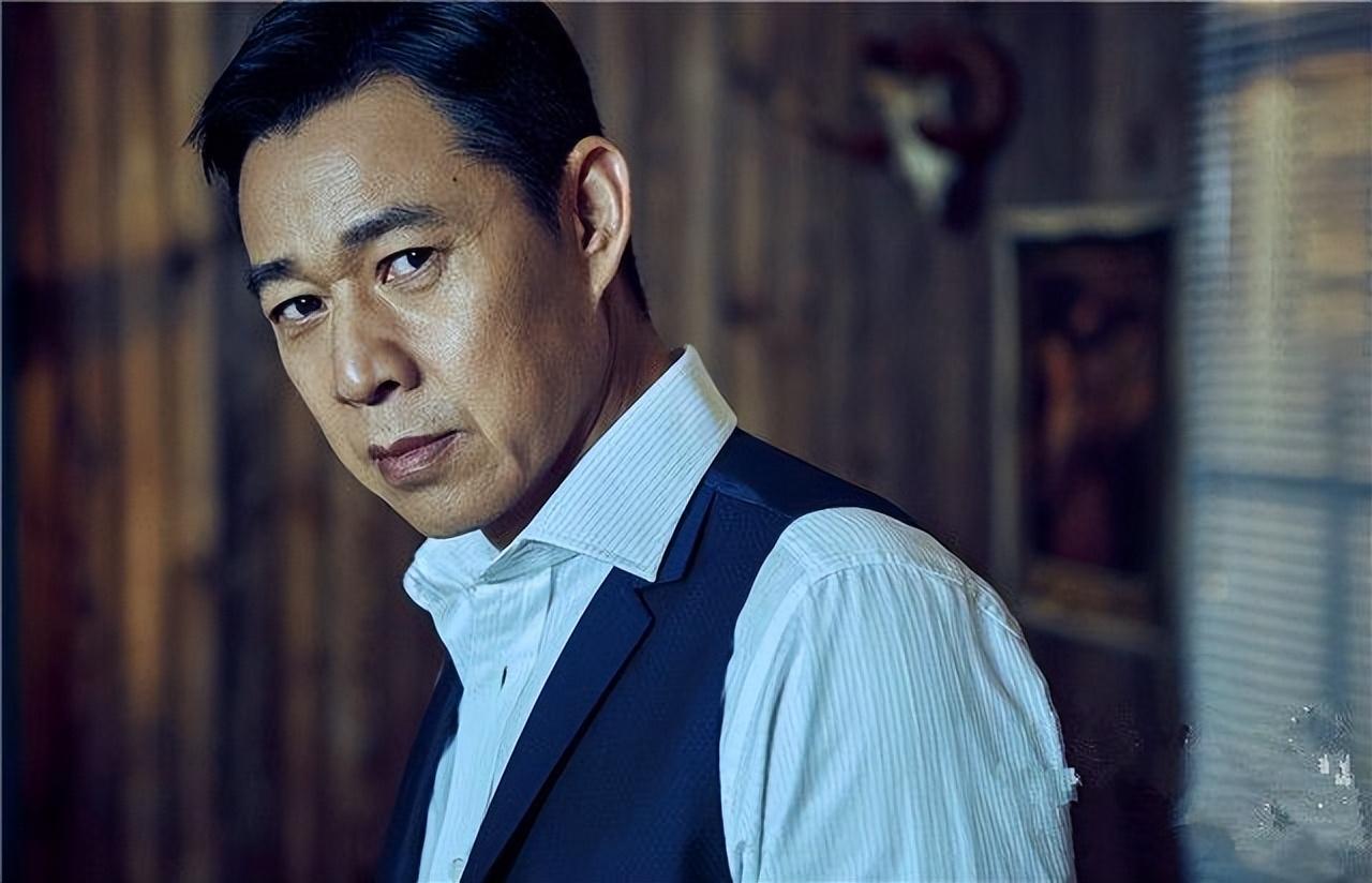 回顾霍凡嫁给大12岁二婚张丰毅29年未生子女为何被丈夫宠成宝