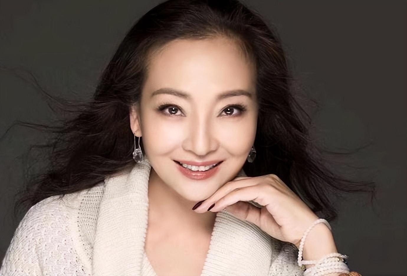 回顾马羚毕业于清华既是演员又是设计师为了孩子始终单身一人