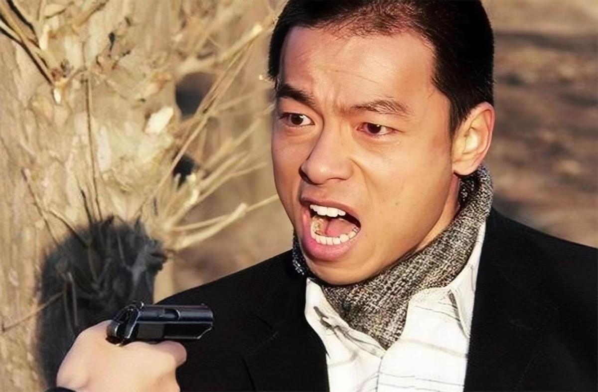 回顾王挺为父母离异落泪替父还清千万债务后父子俩抱头痛哭