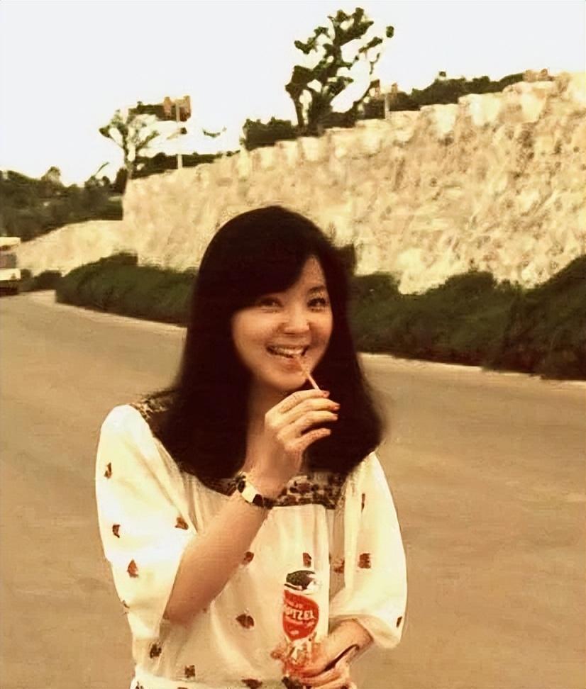 回顾歌手邓丽君去世27年后保罗再婚生子弟弟的坚持让人泪目