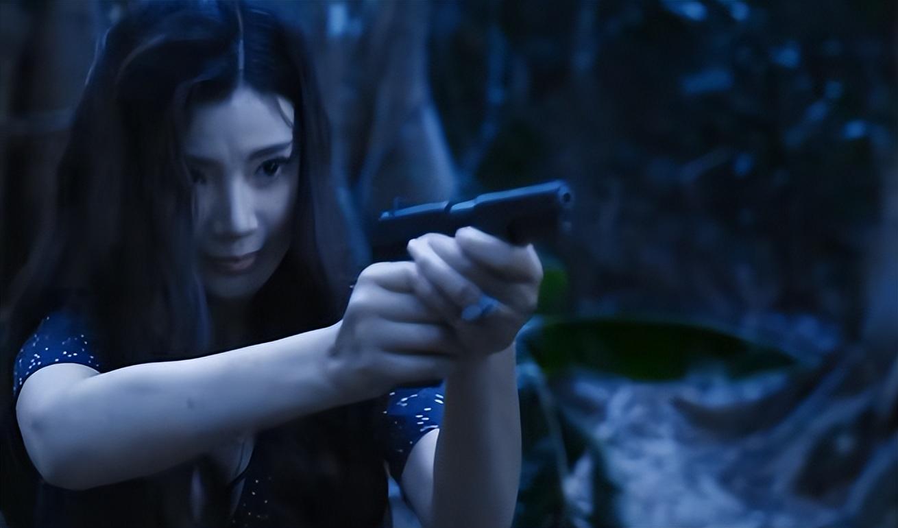 狂蟒之灾上映以为是拿女色搞噱头实则是精彩惊悚片