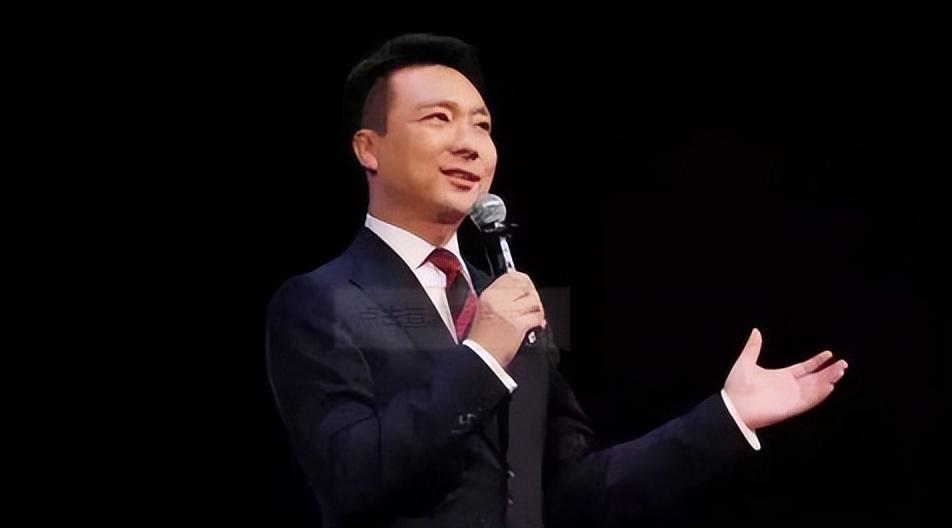 回顾康辉:与师妹结婚22年不要孩子,为何48岁却坦言后悔