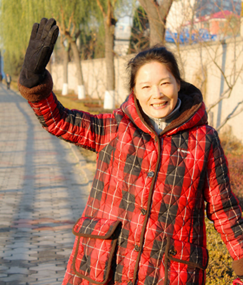 回顾杨青和军人丈夫离婚独自抚养女儿长大和女儿共耀演艺圈