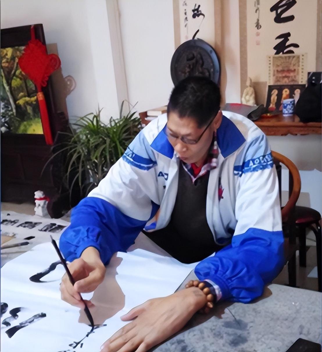 纪实:亚洲第一巨人张俊才怪病缠身,和妻子20年没孩子