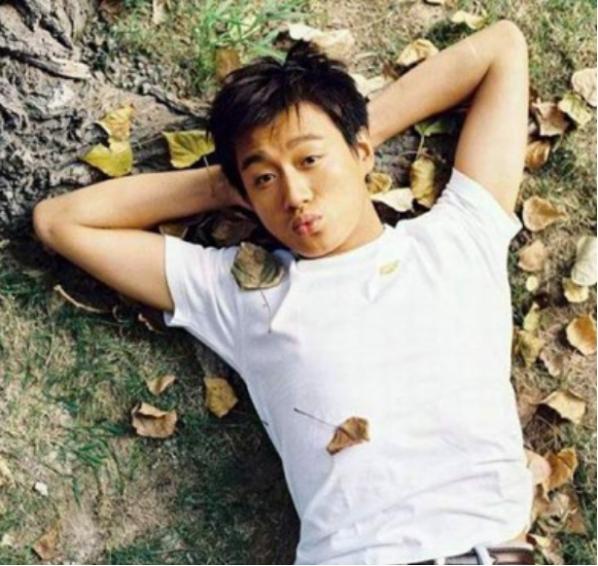 回顾佟大为爱妻子爱子女照顾植物人父亲20年后苏醒