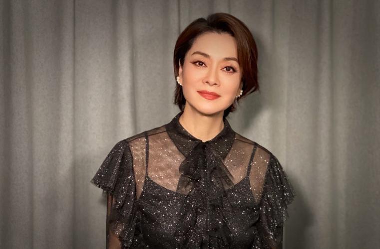 回顾毛阿敏愧对哭瞎的父亲难舍离世的丈夫儿女是我活着的动力