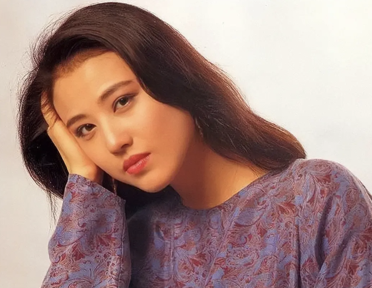 回顾57岁周海媚去世生前独居生活一生无子女活得自由有大爱