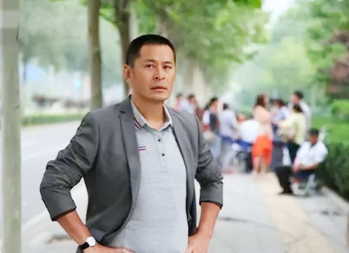 回顾王亚楠:车祸后走上演艺路,24岁成名,39岁结婚生子成好男人