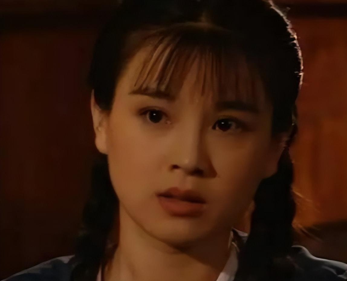 回顾赵明明与英达弟弟结婚生下女儿后却被抛弃为女儿至今未嫁