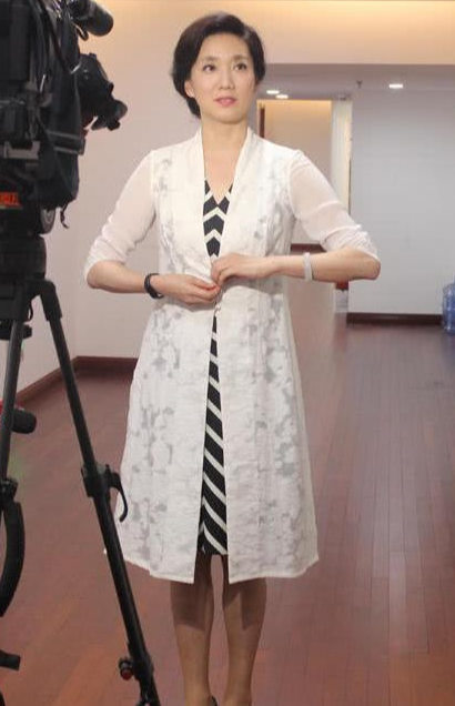 回顾央视金话筒李修平42再婚嫁大10岁丈夫无儿无女婚姻也幸福