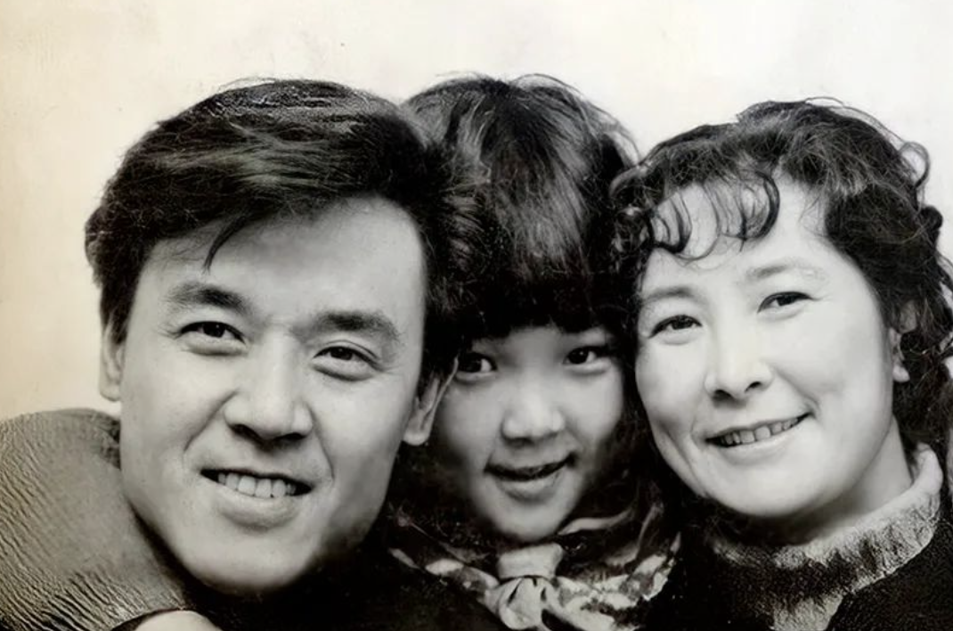 回顾达式常独宠妻子一人至今不愿买车83岁坚持拍戏令人动容