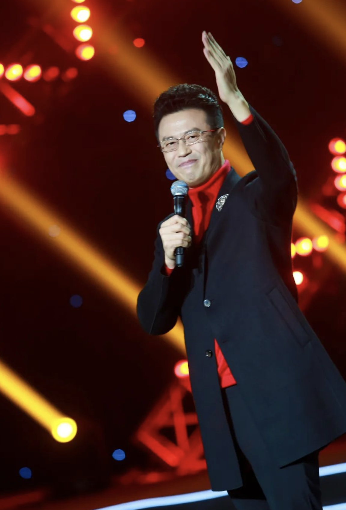 回顾主持人白燕升结婚9个月妻子瘫痪他不离不弃创造人间奇迹