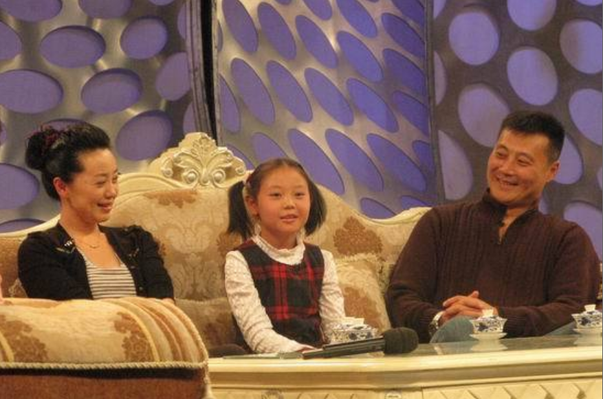 回顾任程伟12岁丧父26岁娶黄蕾住地下室成名后更爱患难妻