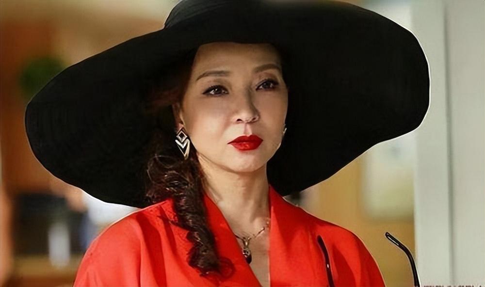 回顾马羚毕业于清华既是演员又是设计师为了孩子始终单身一人