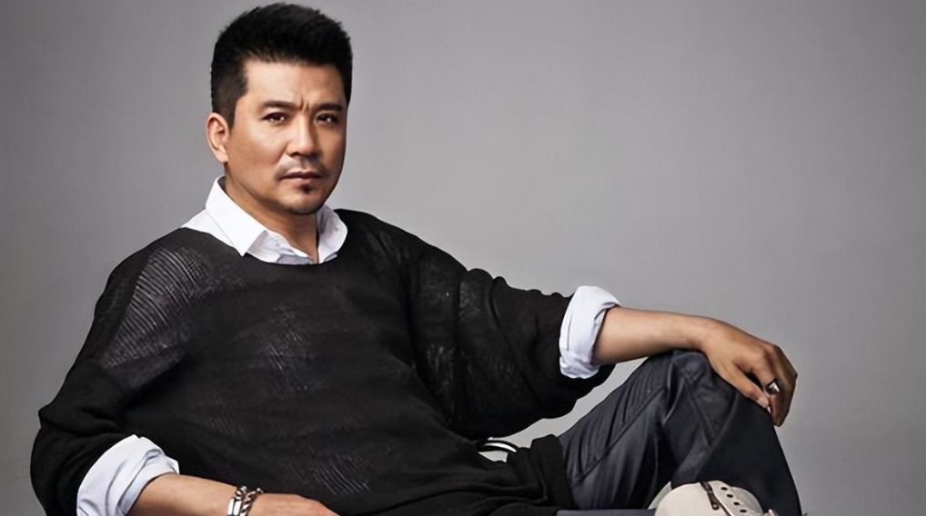 回顾孙淳娶初恋傅丽莉结婚38年无儿无女今与狗为伴也很幸福