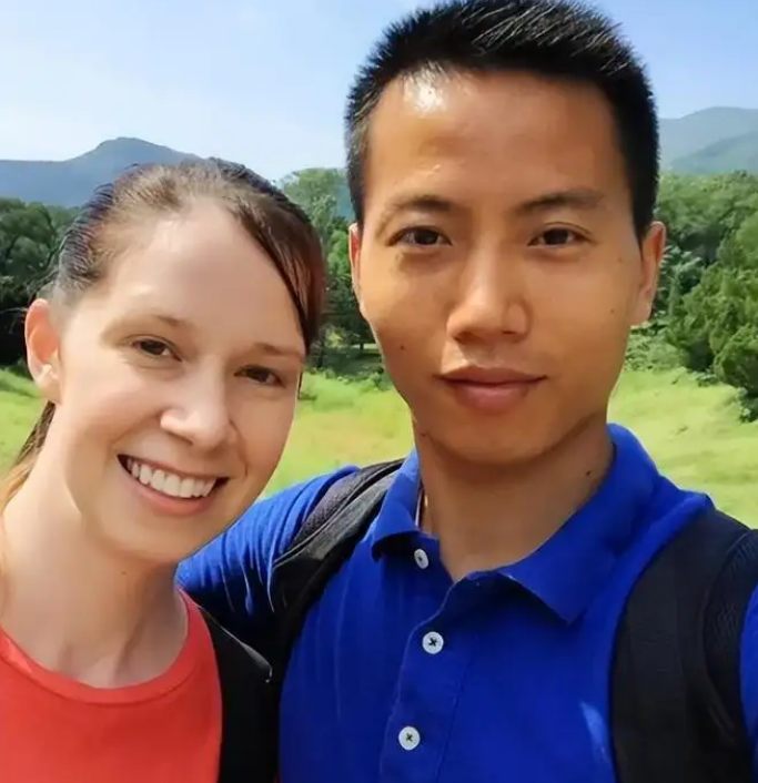 2018年美国妈妈来中国参加女儿婚礼亲家见面却因婚俗尴尬