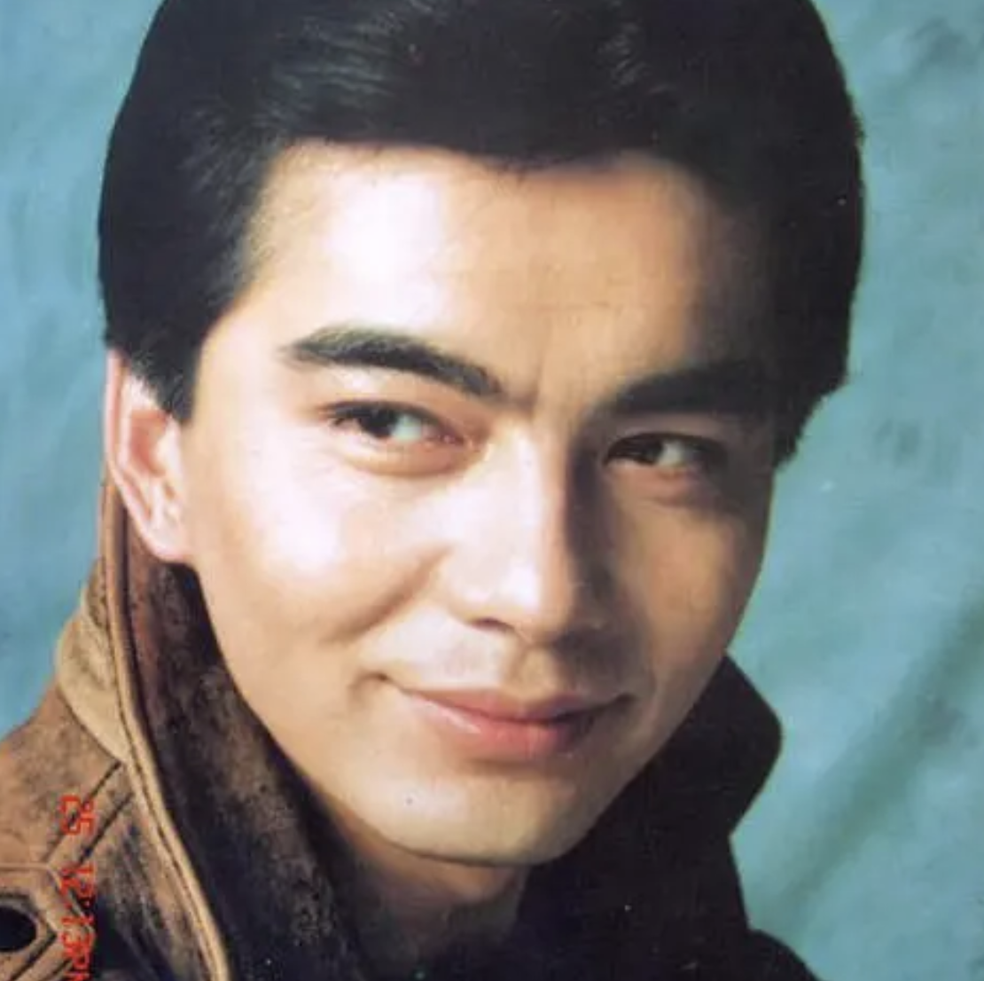 回顾许亚军一婚妻子离世与何晴遗憾离婚四婚娶娇妻获得幸福