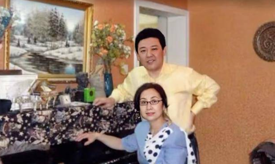 牟玄甫的妻子叫做徐琴,以前他们是邻居,父母辈的交情非常深.