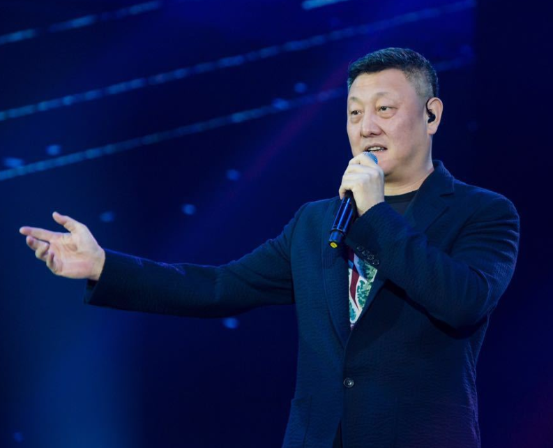 回顾韩磊:苦追小16岁"蒙古花"王燕,39岁得偿所愿,结婚16年似初恋