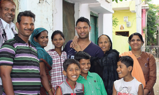 图11他记得火车把他从一个叫"吉内斯莱"的地方带走.