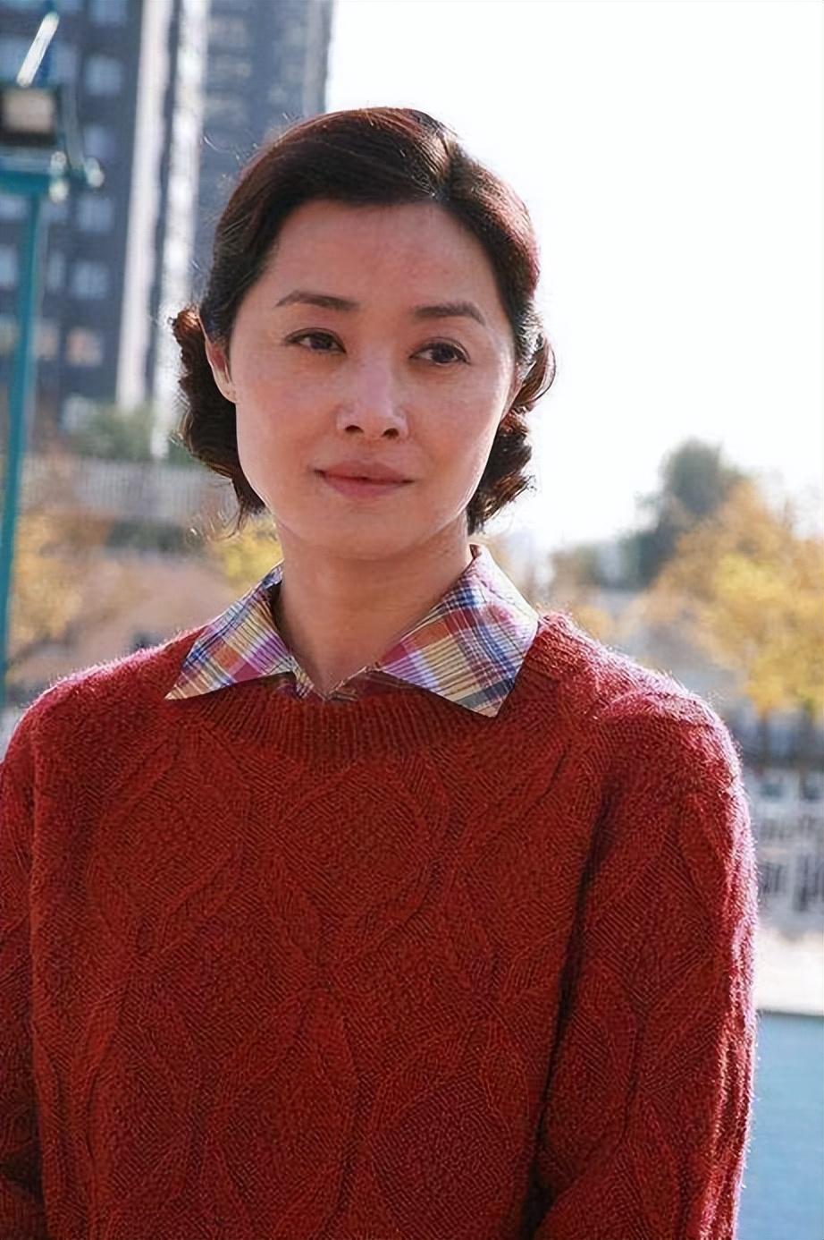 回顾刘蓓婚姻坎坷三婚再嫁第一任丈夫继子是当红小生张若昀