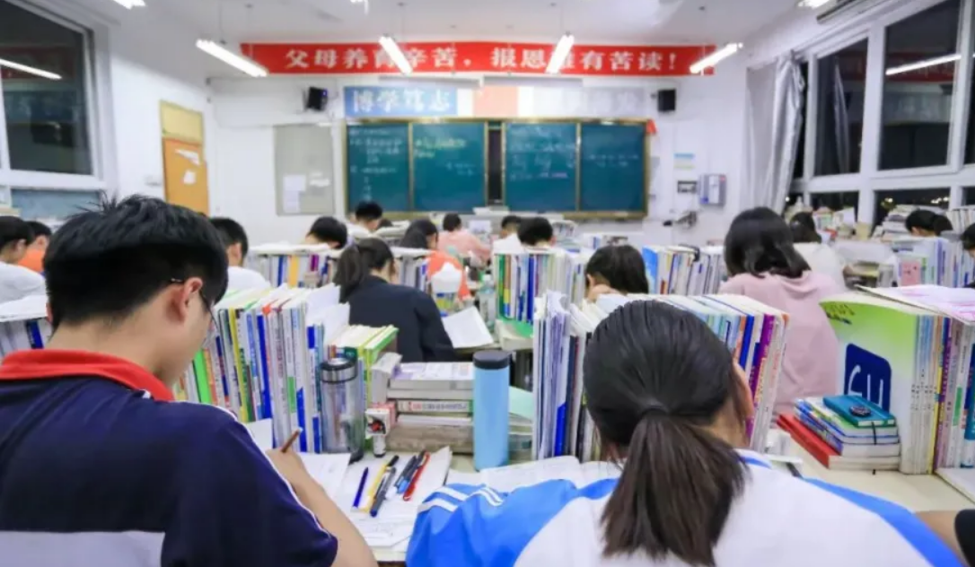 08年故意高考0分的徐孟南进厂种地离婚顿悟后再考