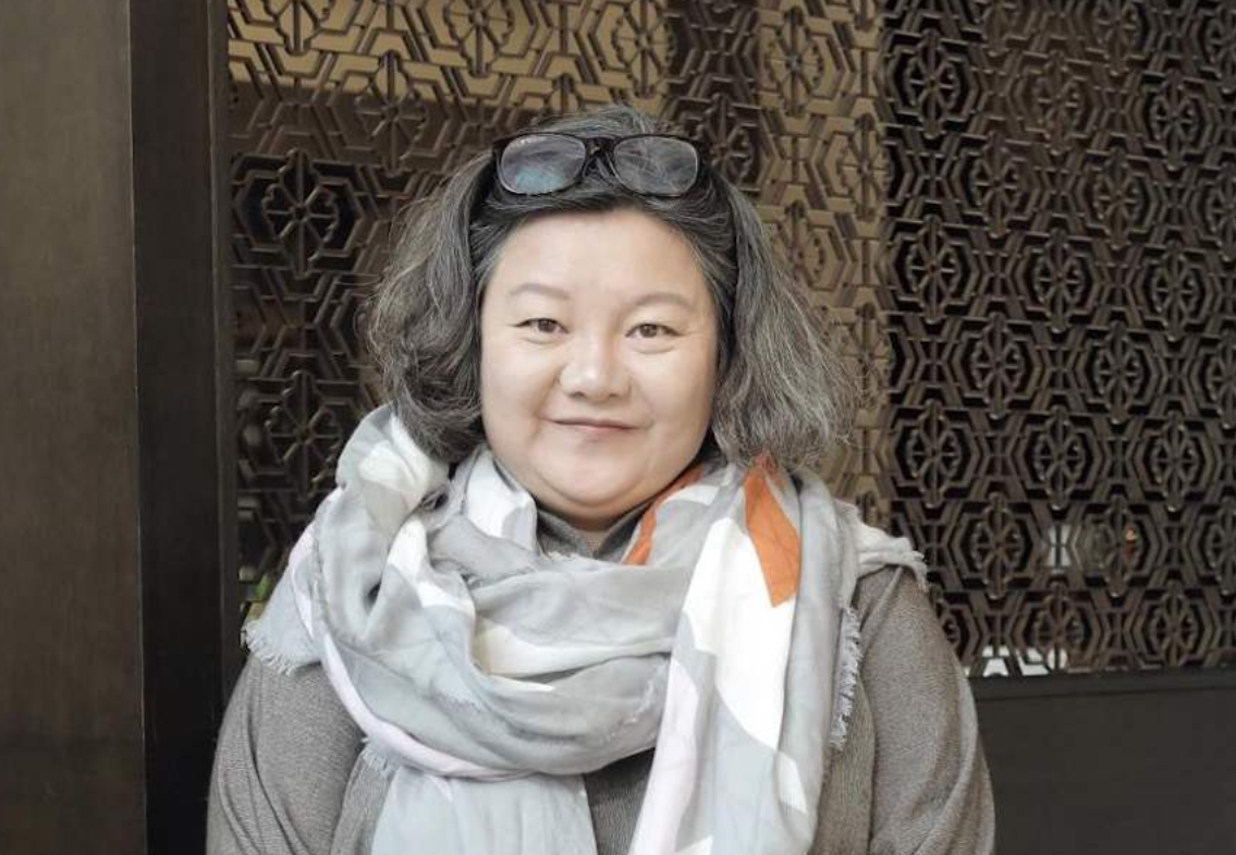 比起前三任丈夫,现任丈夫杨小平似乎是最普通的,但两人的感情最好