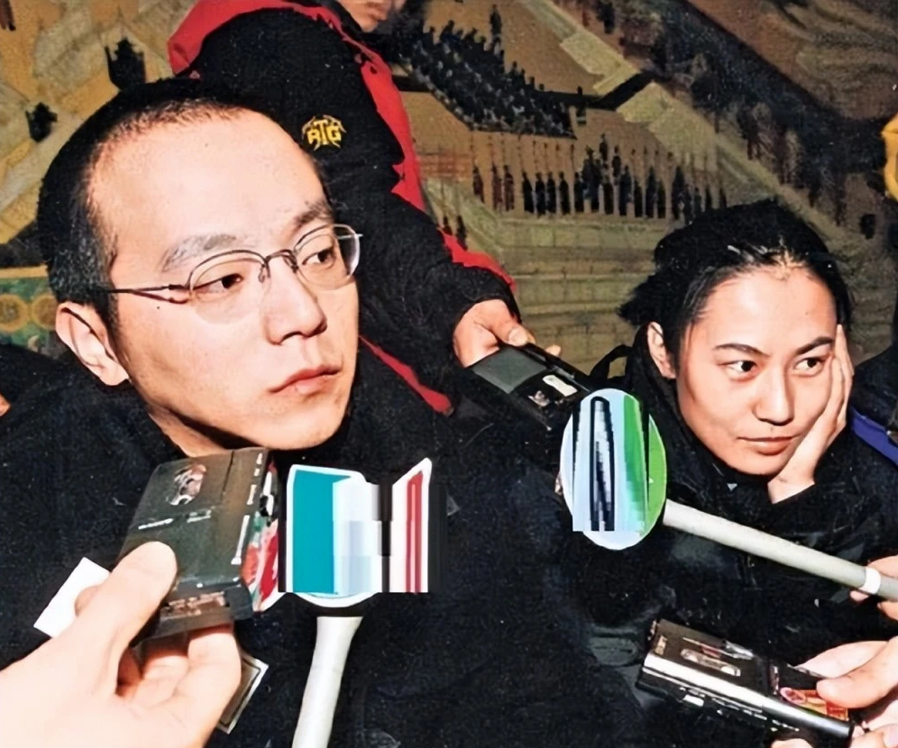 回顾高原父亲是知名演员前夫是歌手离婚后和女儿相依为命