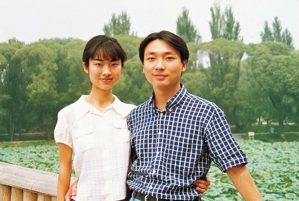 回顾康辉与师妹结婚22年不要孩子为何48岁却坦言后悔