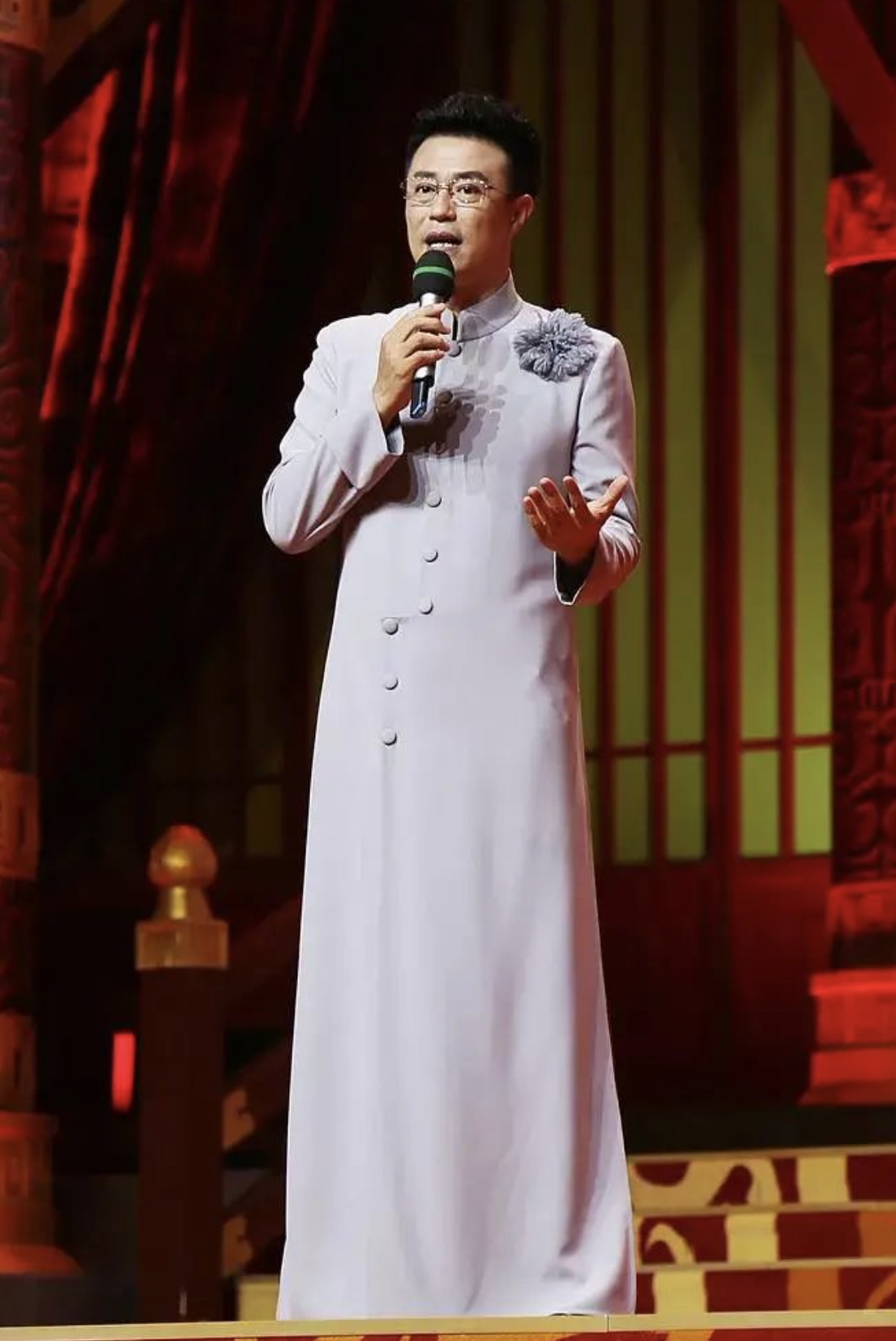 回顾主持人白燕升结婚9个月妻子瘫痪他不离不弃创造人间奇迹