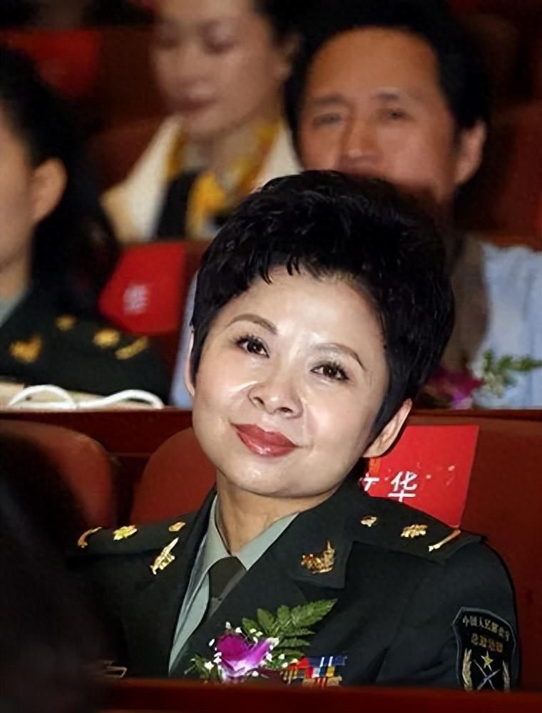 揭秘歌唱家董文华退圈背后的真相