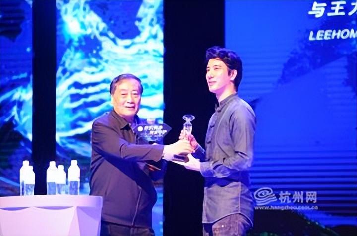 王力宏低调悼念宗庆后点赞了12年前二人合影旧照此行为获好评