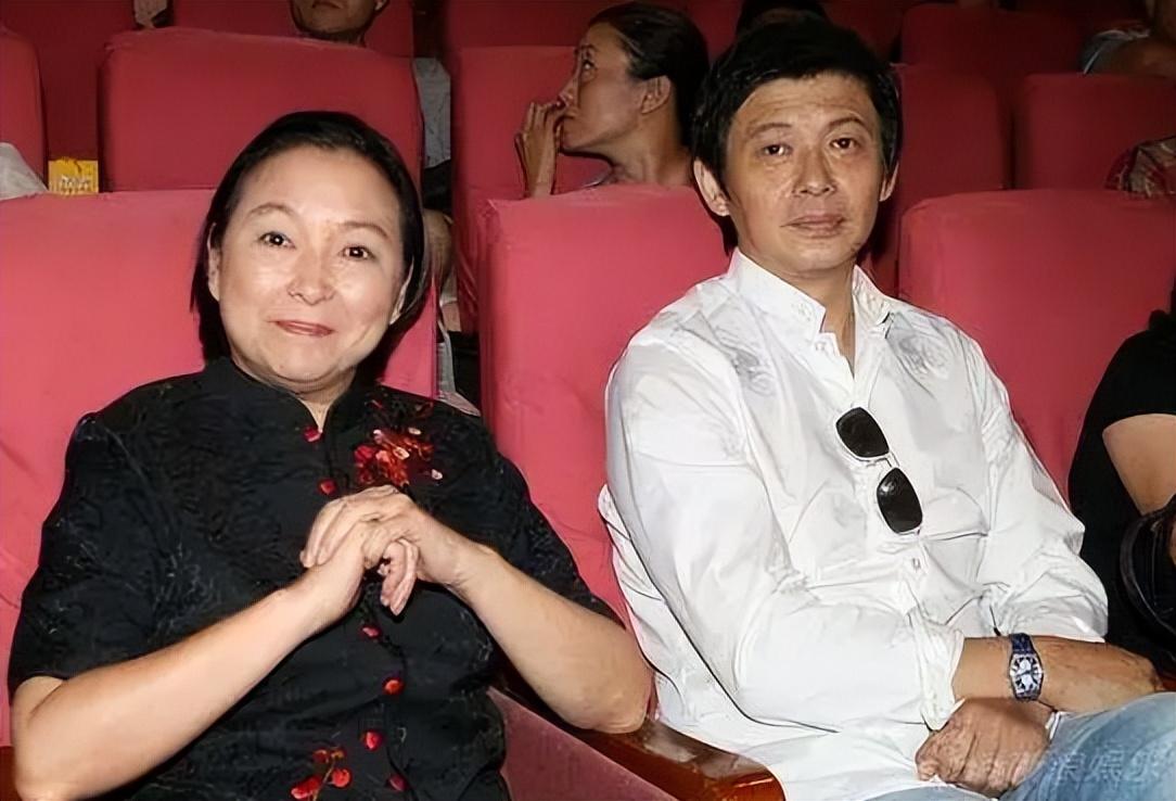 程前的前妻王越两人结识在一档节目中,可惜两人经历四年的爱情长跑,却