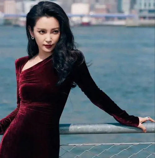 回顾任泉李冰冰不是我们班最漂亮的但她有张照片特吸引导演