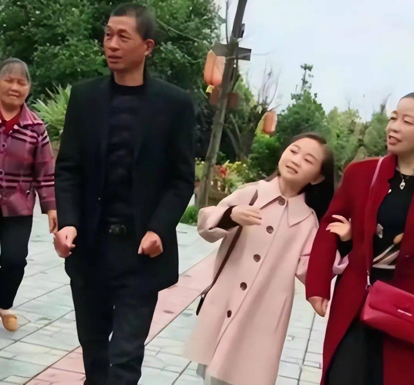 19年成都最美袖珍女结婚32岁长得像10岁婚后生活过得精彩