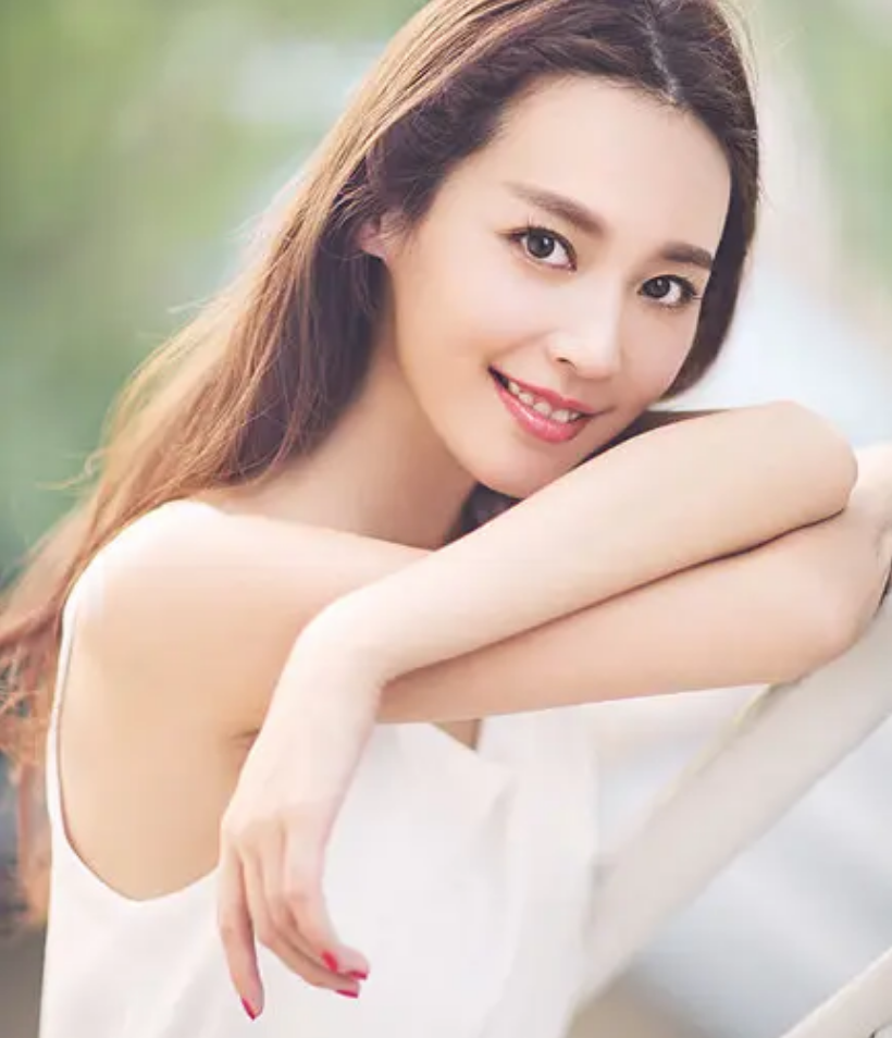 回顾吴佳尼嫁大21岁马景涛10年生两子却离婚如今怎么样了