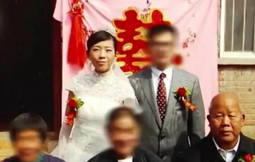 2020年,河南女博士千里寻夫,见面后丈夫下跪求离婚:放我条生路