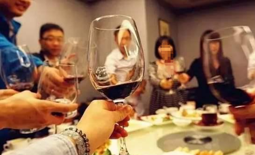 2015年广东男子抛弃千万家产和妻儿父母毅然出家称机缘所致