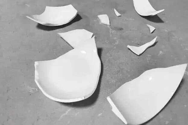 孩子打破碗,父母的反应竟然影响如此之大!