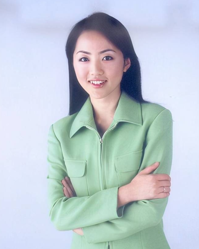 回顾央视气象小姐杨丹为事业丁克15年婆婆用妙计让她有了孩子